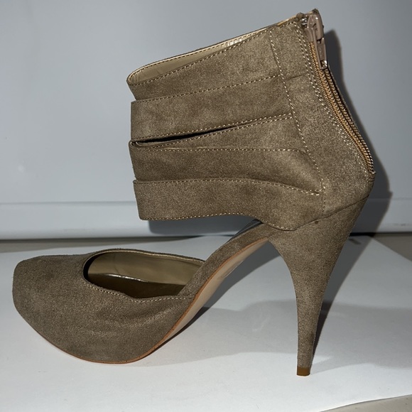 Taupe Heels by SPRING - Picture 3 of 5